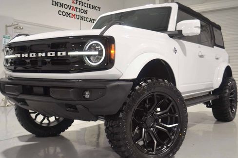 Used 2023 Ford Bronco Outer Banks image 1