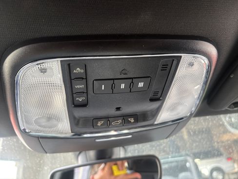 Used 2019 Jeep Grand Cherokee Limited image 24