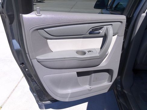 Used 2013 GMC Acadia SLE image 11