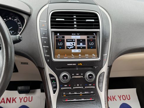 Used 2017 Lincoln MKX Select image 26