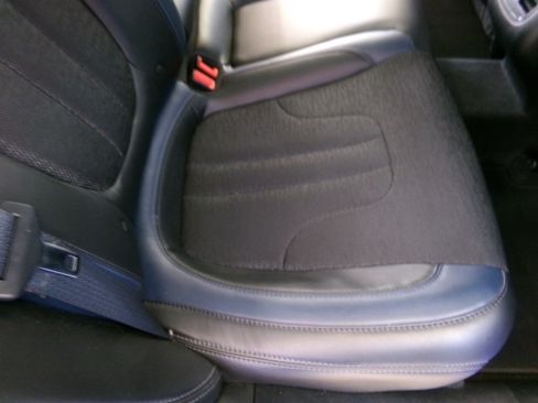 Used 2015 Chrysler 200 S image 11