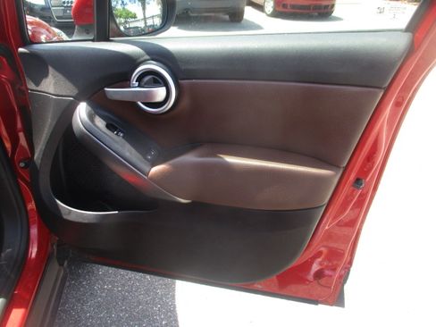 Used 2018 FIAT 500X Lounge image 10