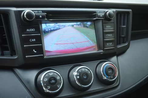 Used 2016 Toyota RAV4 LE image 18