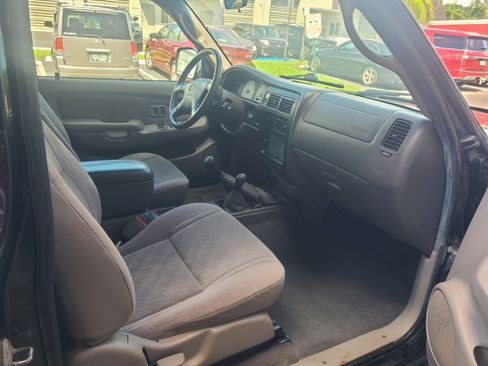 Used 2004 Toyota Tacoma image 18