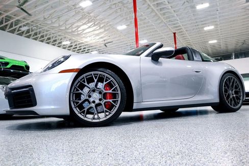 Used 2021 Porsche 911 Targa 4S image 5