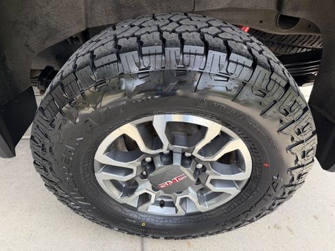 Used 2021 GMC Sierra 2500 AT4 image 22
