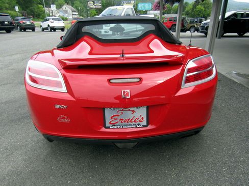 Used 2008 Saturn Sky image 3