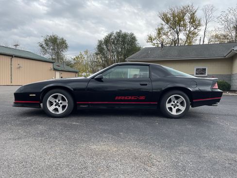 Used 1989 Chevrolet Camaro IROC-Z image 2