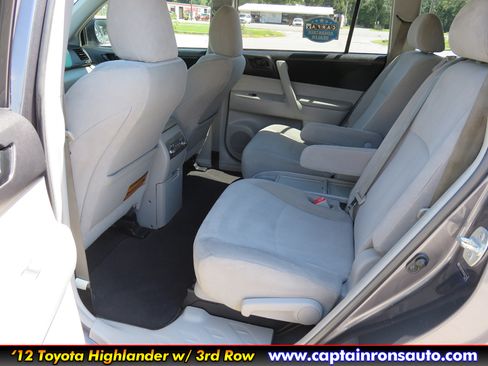 Used 2012 Toyota Highlander LE image 9
