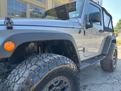 Used 2015 Jeep Wrangler Sport image 9