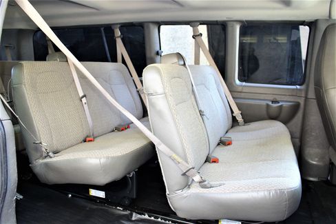 Used 2018 Chevrolet Express 3500 LT image 23