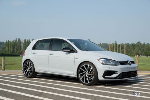 Used 2019 Volkswagen Golf R image 3