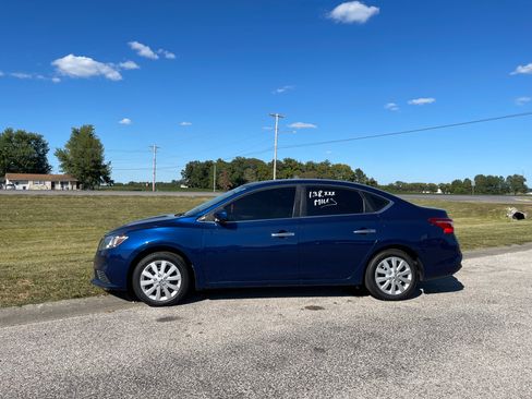 Used 2019 Nissan Sentra S image 2