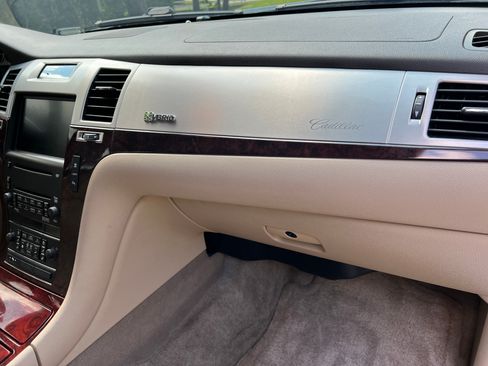 Used 2009 Cadillac Escalade Luxury image 18