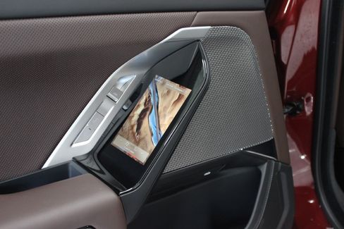 Used 2023 BMW i7 xDrive60 image 46