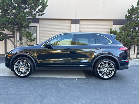 Used 2016 Porsche Cayenne S image 3