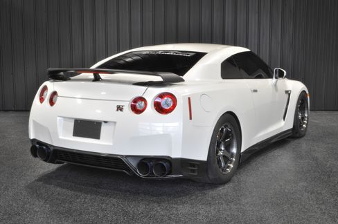 Used 2014 Nissan GT-R Black Edition image 6