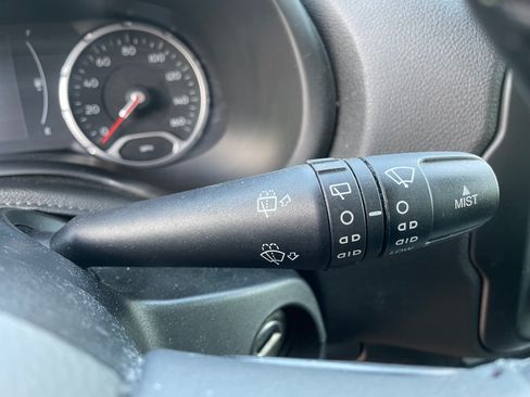 Used 2015 Jeep Renegade Latitude image 11