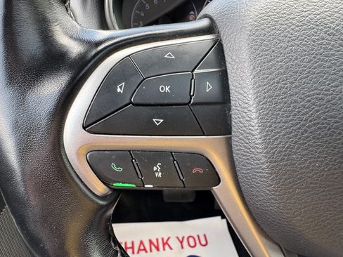 Used 2021 Jeep Grand Cherokee Laredo X image 15