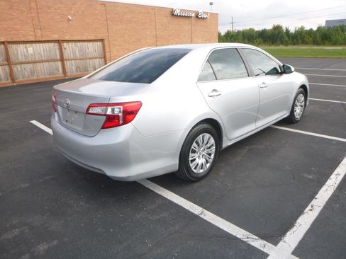 Used 2012 Toyota Camry LE image 6