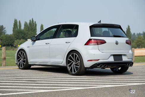 Used 2019 Volkswagen Golf R image 32