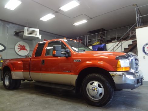 Used 1999 Ford F350 Lariat image 1
