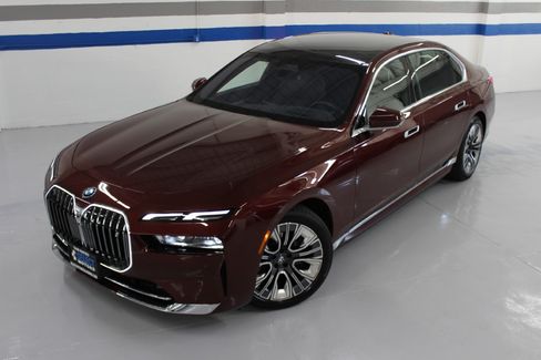 Used 2023 BMW i7 xDrive60 image 4