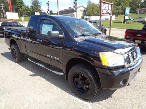 Used 2012 Nissan Titan SV image 6