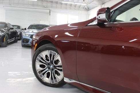 Used 2023 BMW i7 xDrive60 image 19