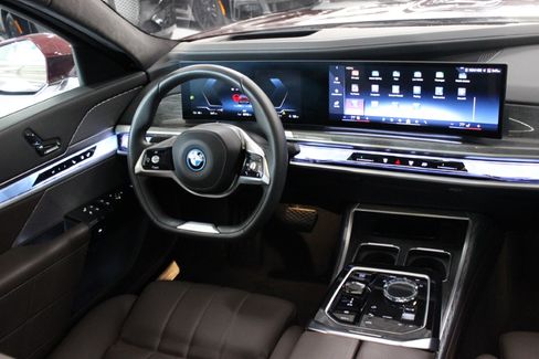 Used 2023 BMW i7 xDrive60 image 48