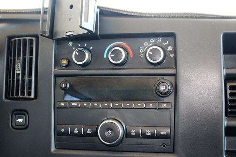 Used 2018 Chevrolet Express 3500 LT image 14