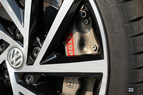Used 2019 Volkswagen Golf R image 27