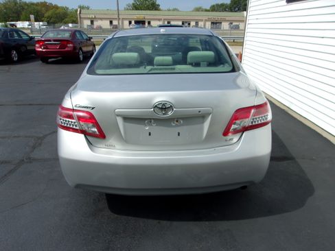 Used 2011 Toyota Camry LE image 3