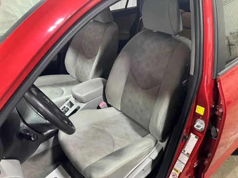 Used 2011 Toyota RAV4 image 7