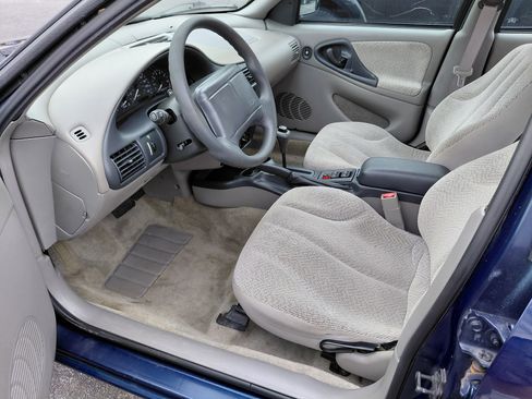 Used 2001 Chevrolet Cavalier LS image 2
