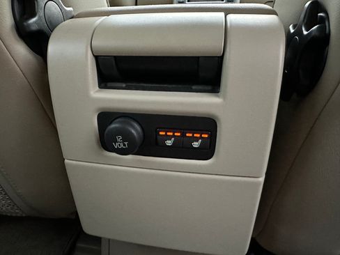 Used 2010 Volvo XC70 3.2 image 42