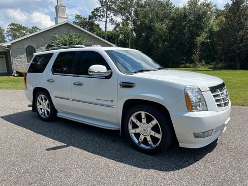 Used 2009 Cadillac Escalade Luxury image 7