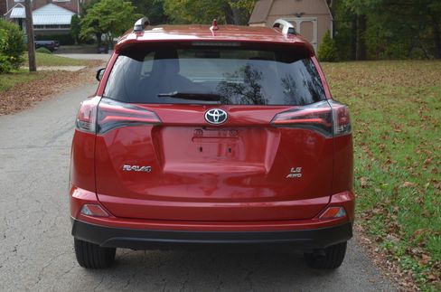 Used 2016 Toyota RAV4 LE image 4