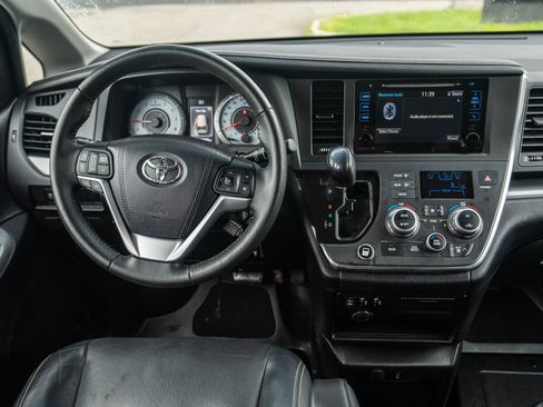 Used 2015 Toyota Sienna SE image 27
