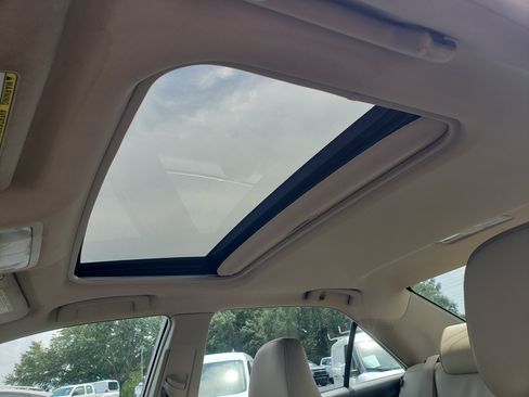 Used 2013 Toyota Camry XLE image 19