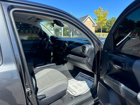 Used 2020 Toyota Tacoma SR image 21