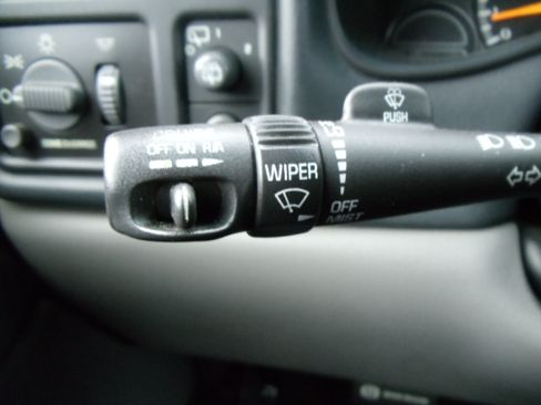 Used 2001 Chevrolet Suburban LS image 23