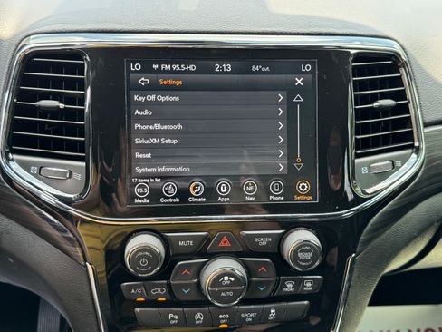 Used 2021 Jeep Grand Cherokee Laredo X image 25