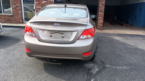 Used 2012 Hyundai Accent GLS image 6