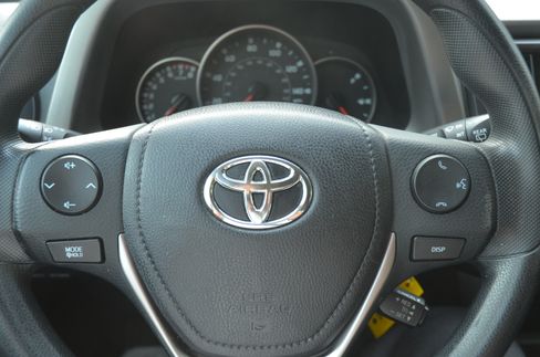 Used 2016 Toyota RAV4 LE image 14