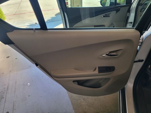 Used 2015 Chevrolet Volt Premium image 20