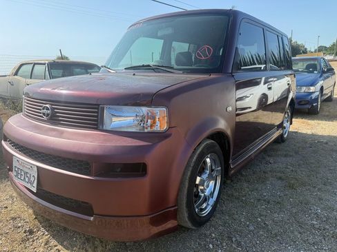 Used 2004 Scion xB image 3