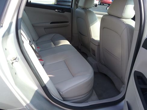 Used 2008 Chevrolet Impala LT image 10