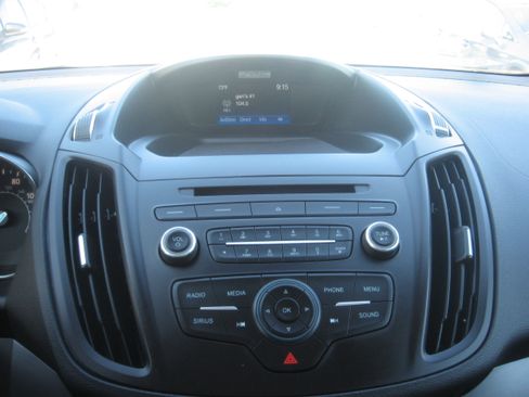 Used 2017 Ford Escape SE image 9