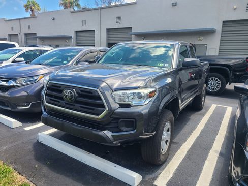 Used 2021 Toyota Tacoma image 1